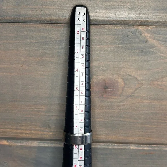 Bundle Of Four Silver Tone Band Rings - Picture 5 of 6